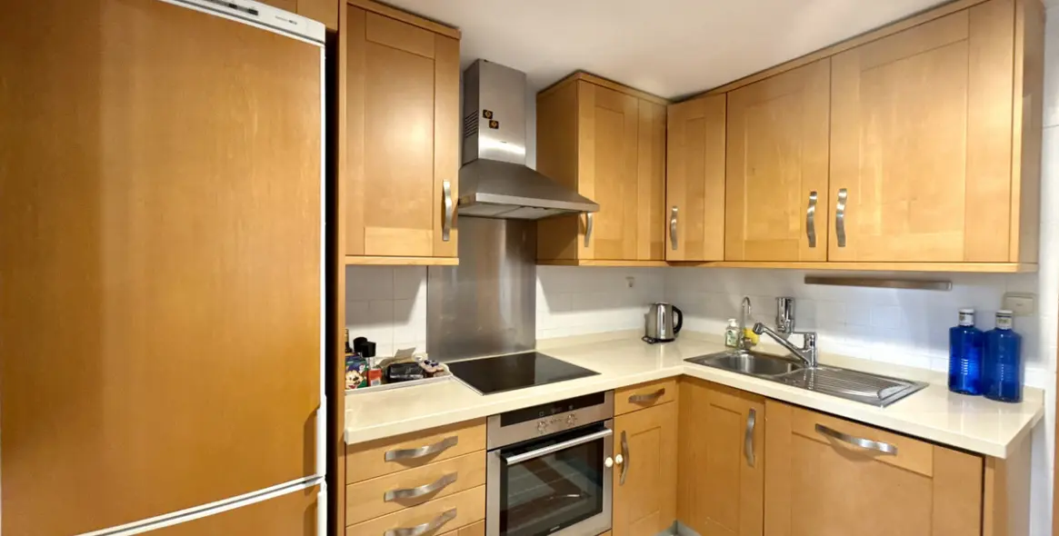 Venta de apartamento en planta media en Puerto Banús 8