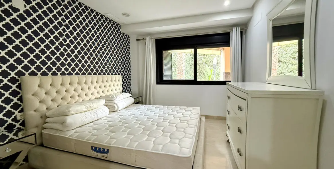 Venta de apartamento en planta media en Puerto Banús 9