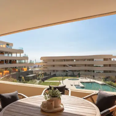 Продажа апартаментов на среднем этаже в Higueron