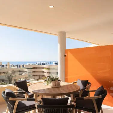 Продажа апартаментов на среднем этаже в Higueron