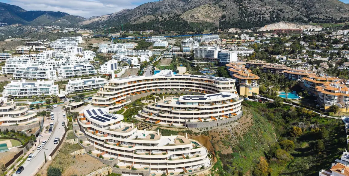 Продажа апартаментов на среднем этаже в Higueron 60