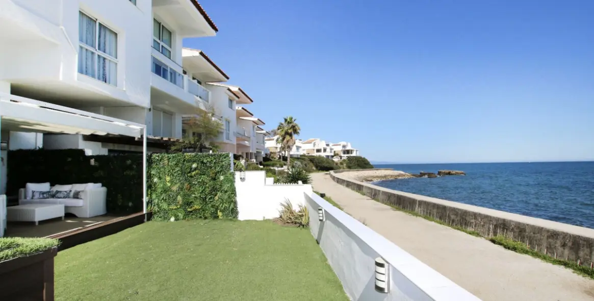 Продажа двухуровневых апартаментов в Estepona 3