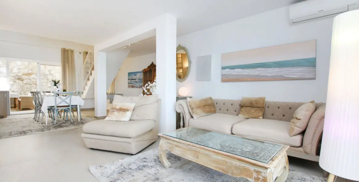 Продажа двухуровневых апартаментов в Estepona 4