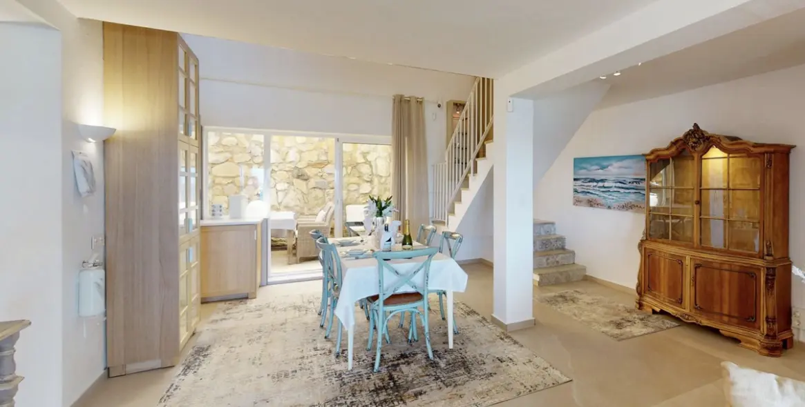 Продажа двухуровневых апартаментов в Estepona 6