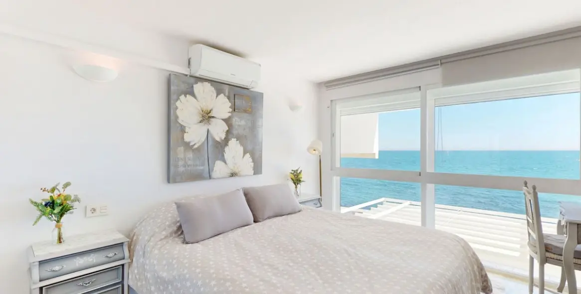 Продажа двухуровневых апартаментов в Estepona 12
