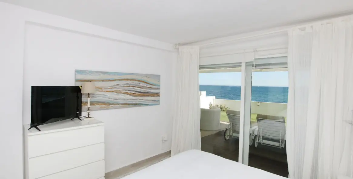 Продажа двухуровневых апартаментов в Estepona 14