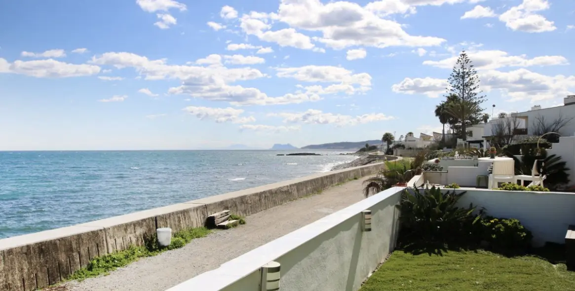 Продажа двухуровневых апартаментов в Estepona 25
