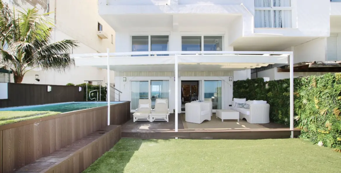 Продажа двухуровневых апартаментов в Estepona 36