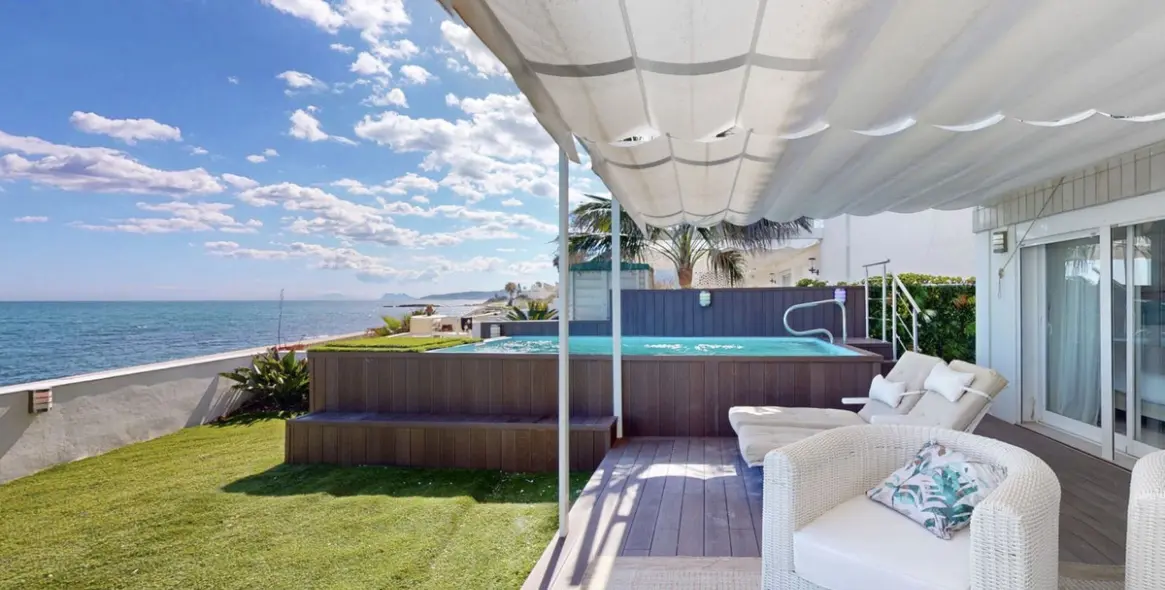 Продажа двухуровневых апартаментов в Estepona 42