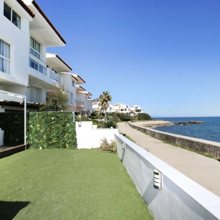 Sale of duplex in Estepona