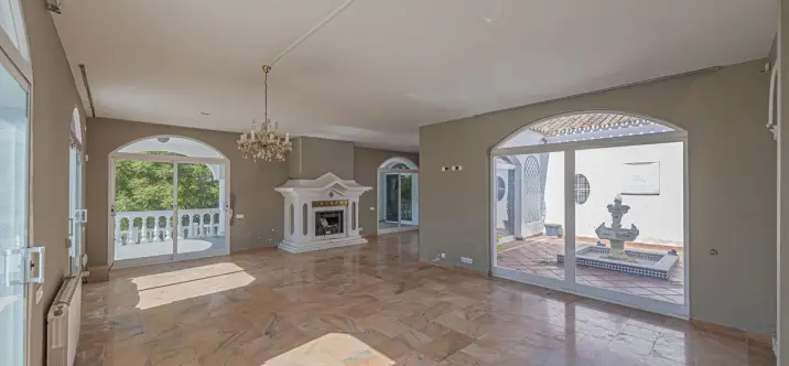 Venta de villa independiente en El Paraiso 4