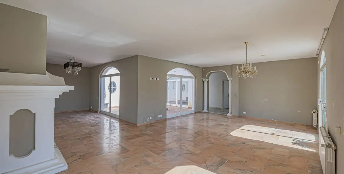 Venta de villa independiente en El Paraiso 6