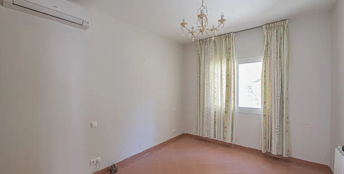 Venta de villa independiente en El Paraiso 13