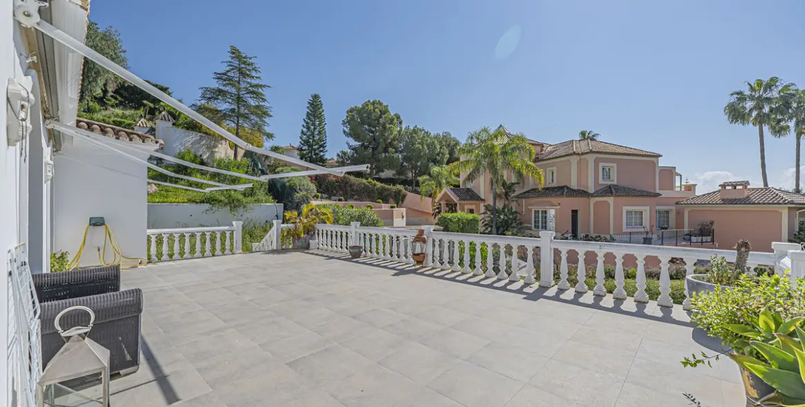 Venta de villa independiente en El Paraiso 14