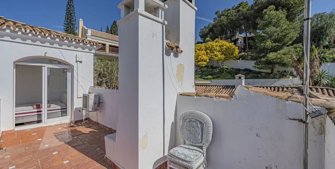 Venta de villa independiente en El Paraiso 17