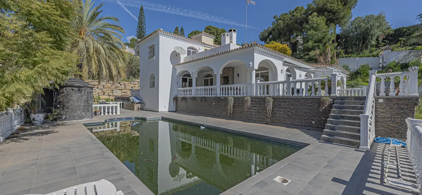 Продажа  отдельно стоящей виллы в El Paraiso 0