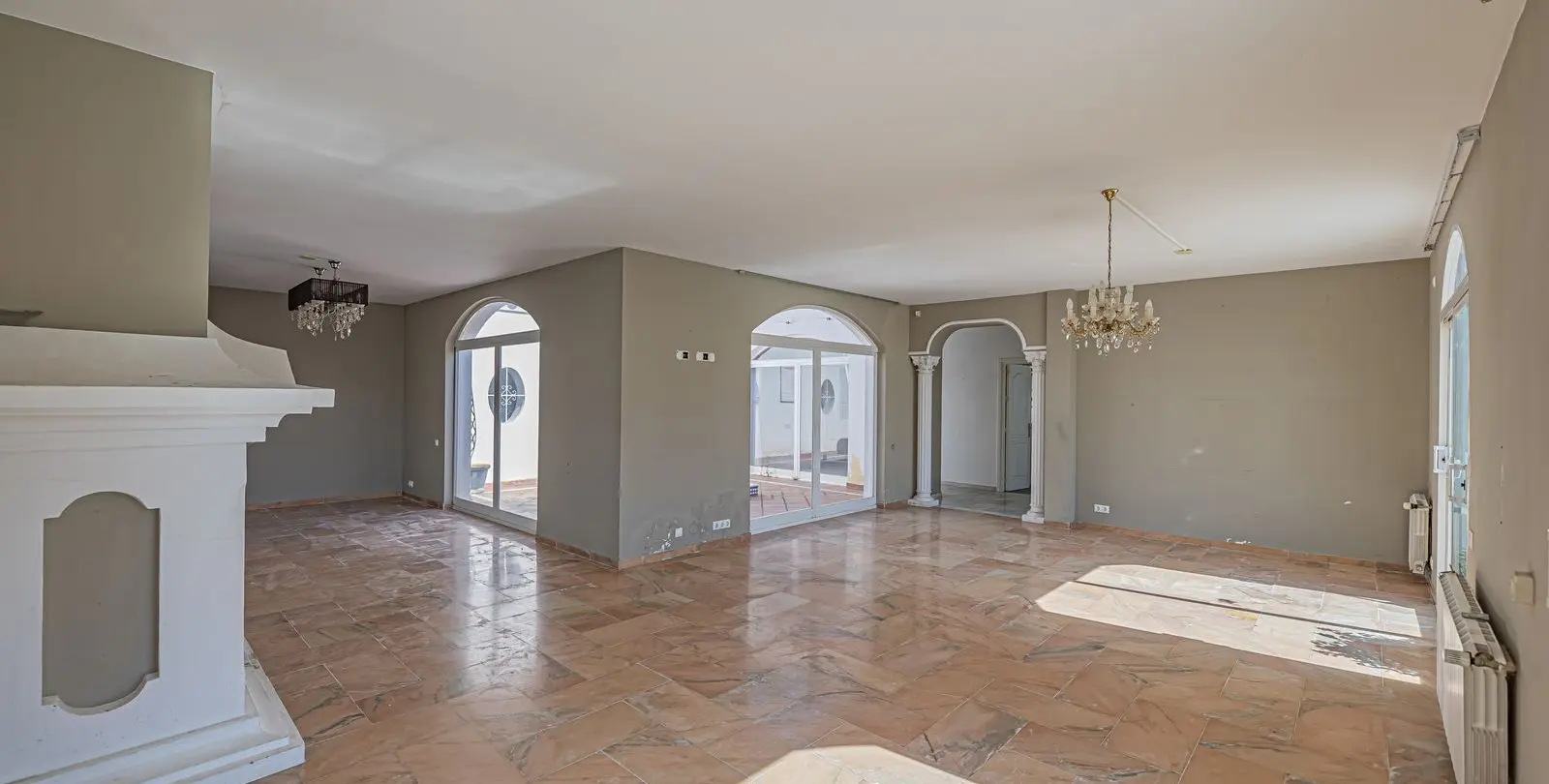 Sale of detached villa in El Paraiso 6