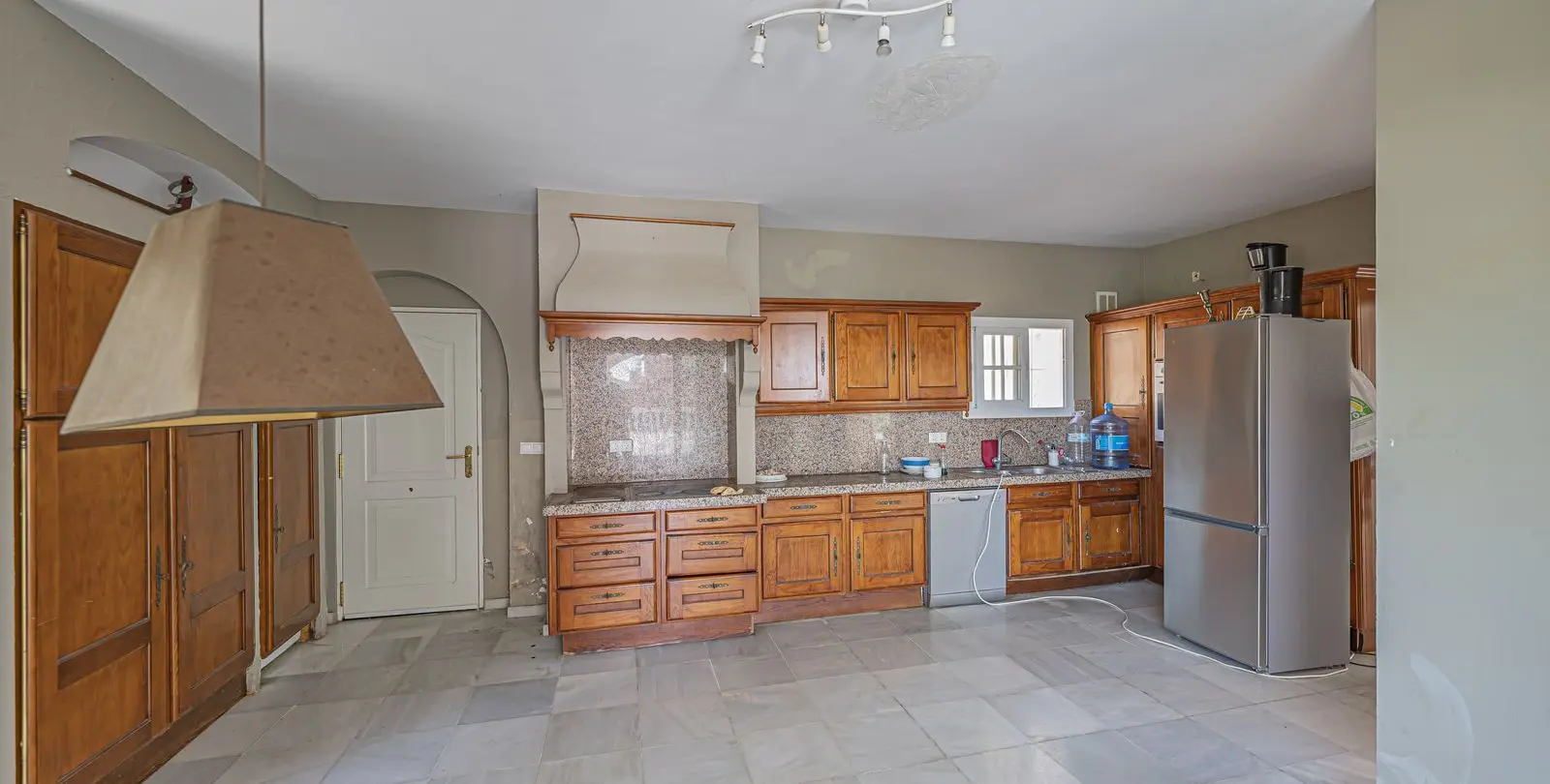 Sale of detached villa in El Paraiso 7