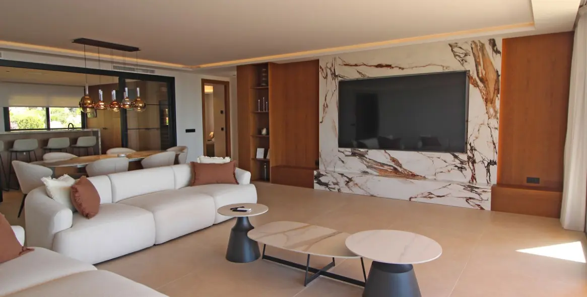 Venta de apartamento en planta media en Nueva Andalucía 1