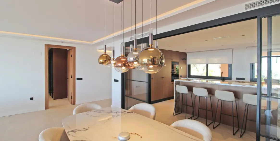 Venta de apartamento en planta media en Nueva Andalucía 2