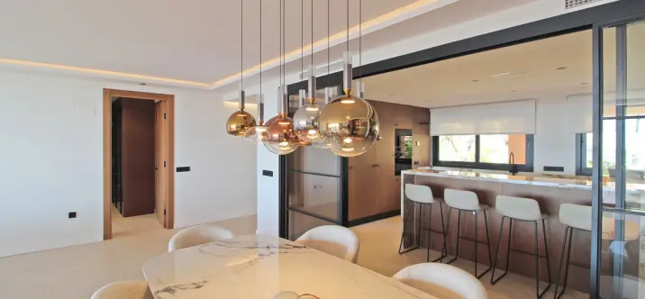 Venta de apartamento en planta media en Nueva Andalucía 1