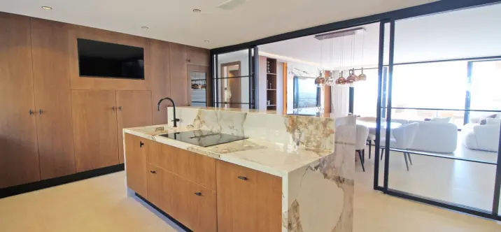 Venta de apartamento en planta media en Nueva Andalucía 2