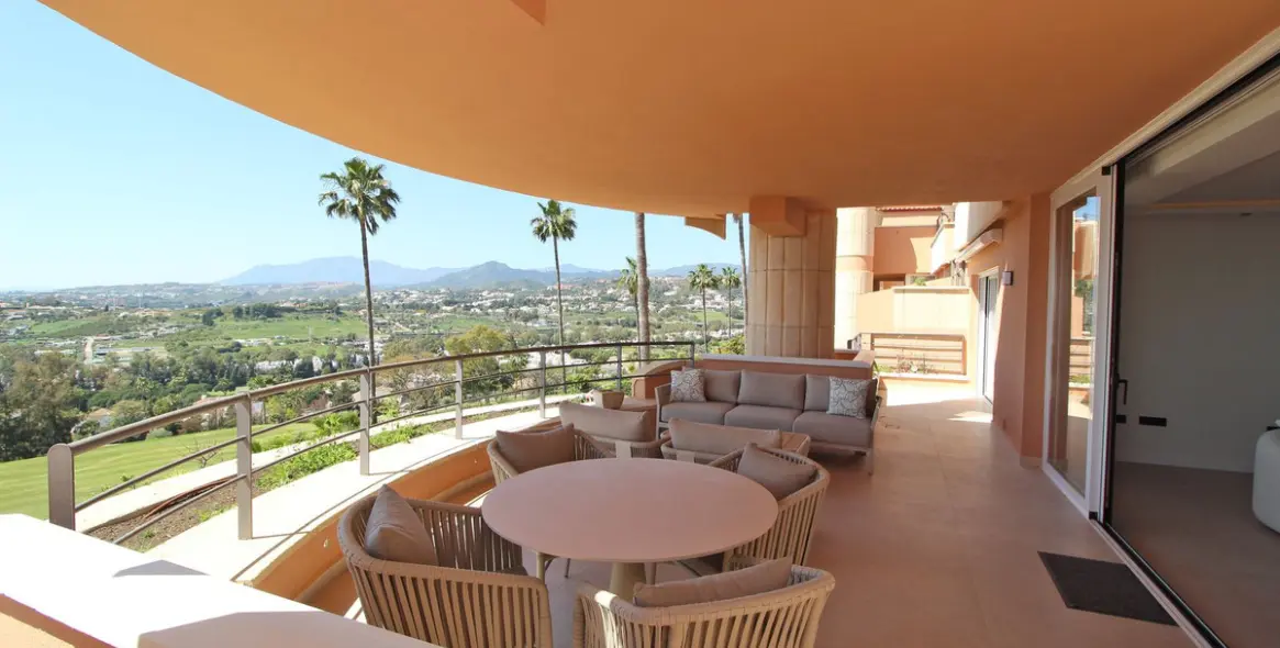 Venta de apartamento en planta media en Nueva Andalucía 5