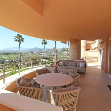 Venta de apartamento en planta media en Nueva Andalucía