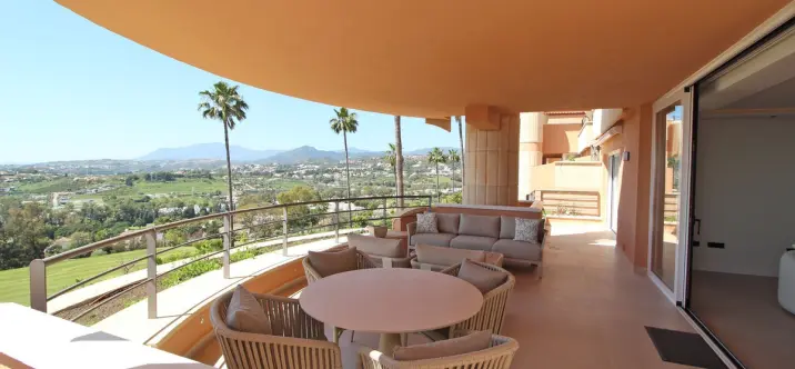 Venta de apartamento en planta media en Nueva Andalucía 4