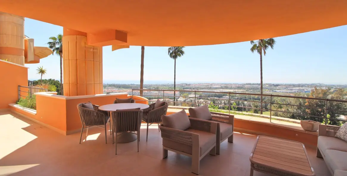 Venta de apartamento en planta media en Nueva Andalucía 6