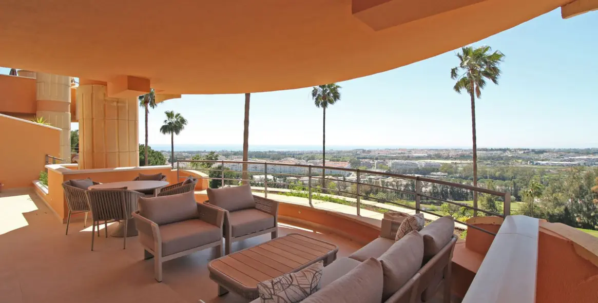 Venta de apartamento en planta media en Nueva Andalucía 21