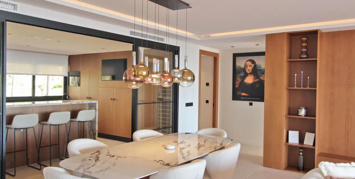 Venta de apartamento en planta media en Nueva Andalucía 25