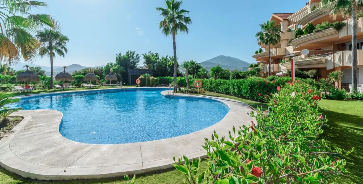 Venta de apartamento en planta media en Nueva Andalucía 27