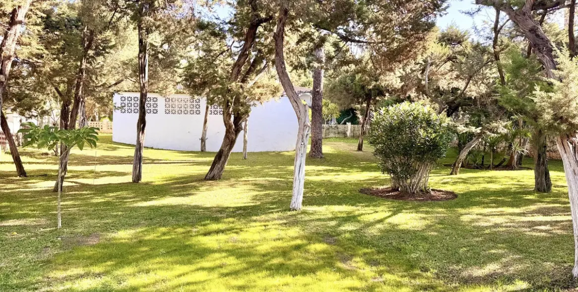 Venta de parcela residencial en Marbesa 9