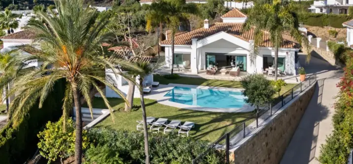 Venta de villa independiente en Nueva Andalucía 0