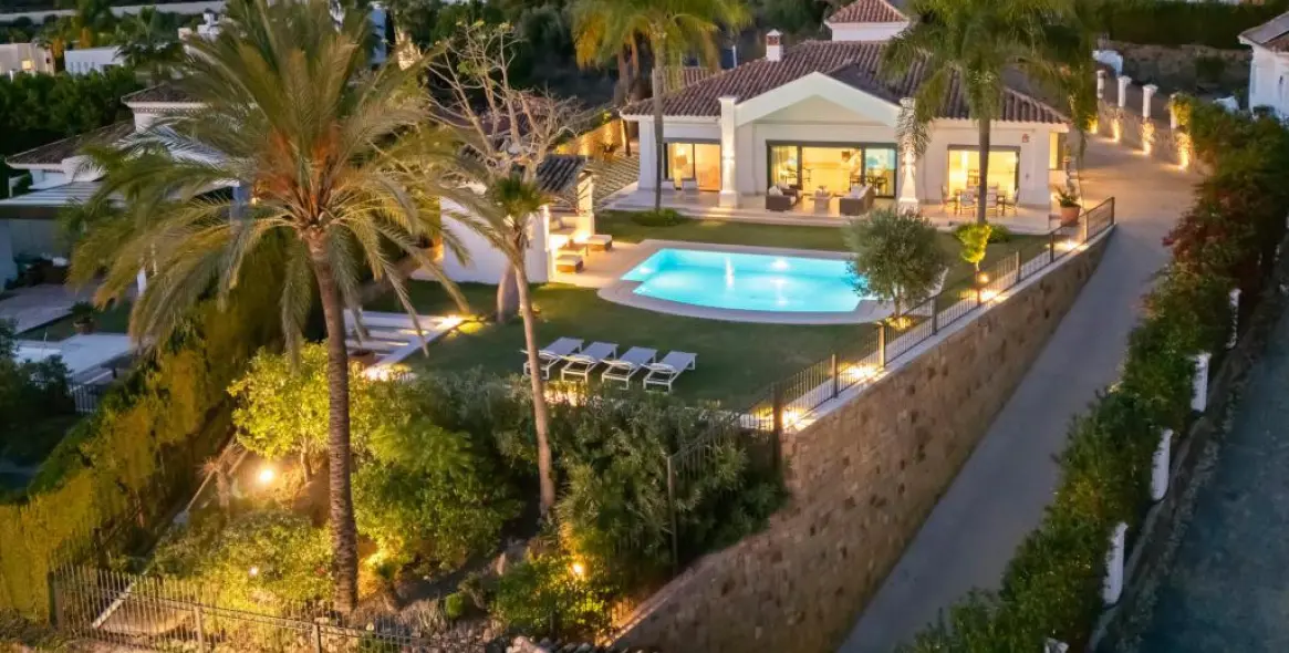 Venta de villa independiente en Nueva Andalucía 2