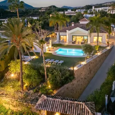 Venta de villa independiente en Nueva Andalucía