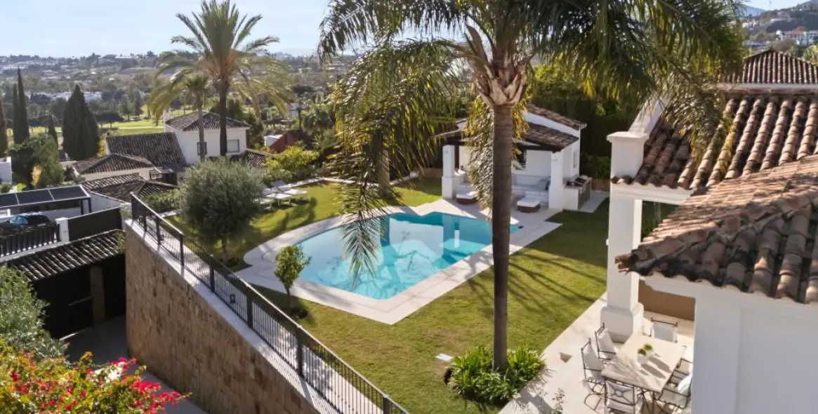 Venta de villa independiente en Nueva Andalucía 3