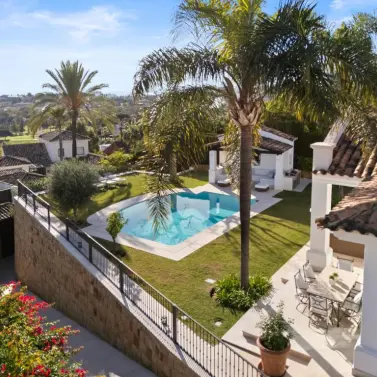 Venta de villa independiente en Nueva Andalucía