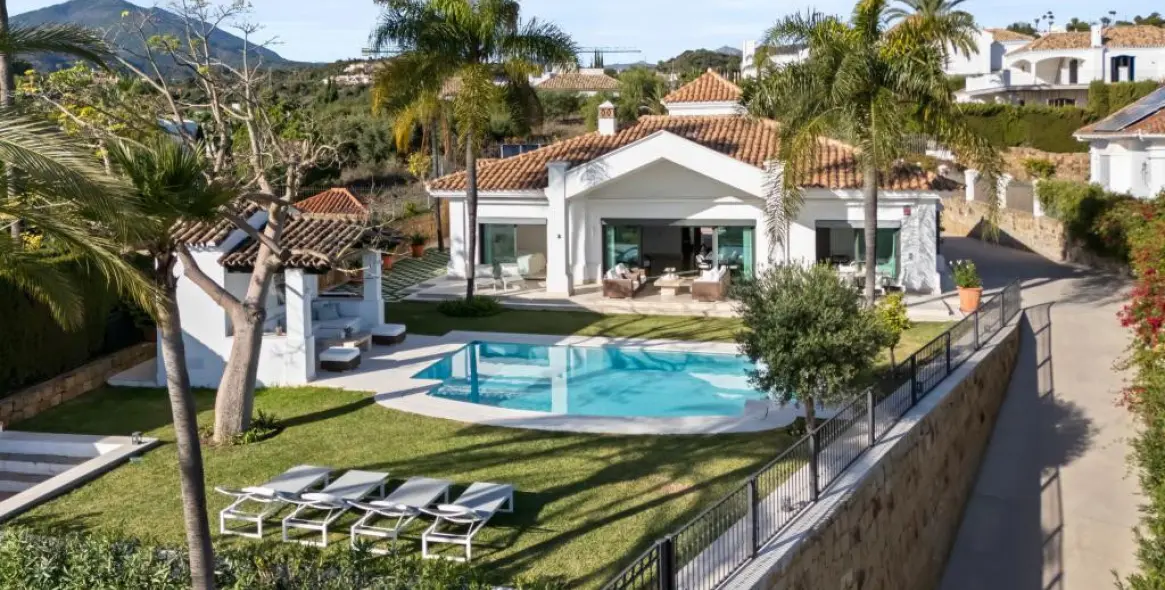 Venta de villa independiente en Nueva Andalucía 4