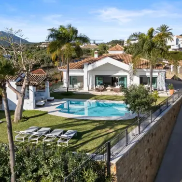 Venta de villa independiente en Nueva Andalucía