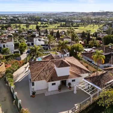Venta de villa independiente en Nueva Andalucía