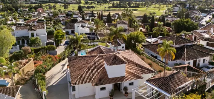 Venta de villa independiente en Nueva Andalucía 4