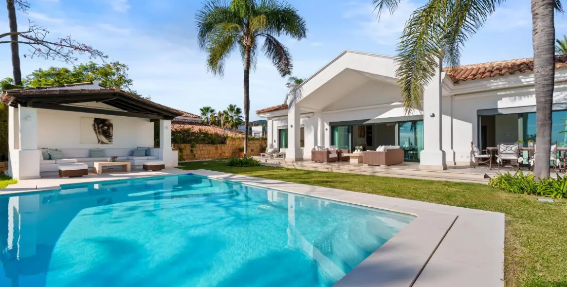 Venta de villa independiente en Nueva Andalucía 8