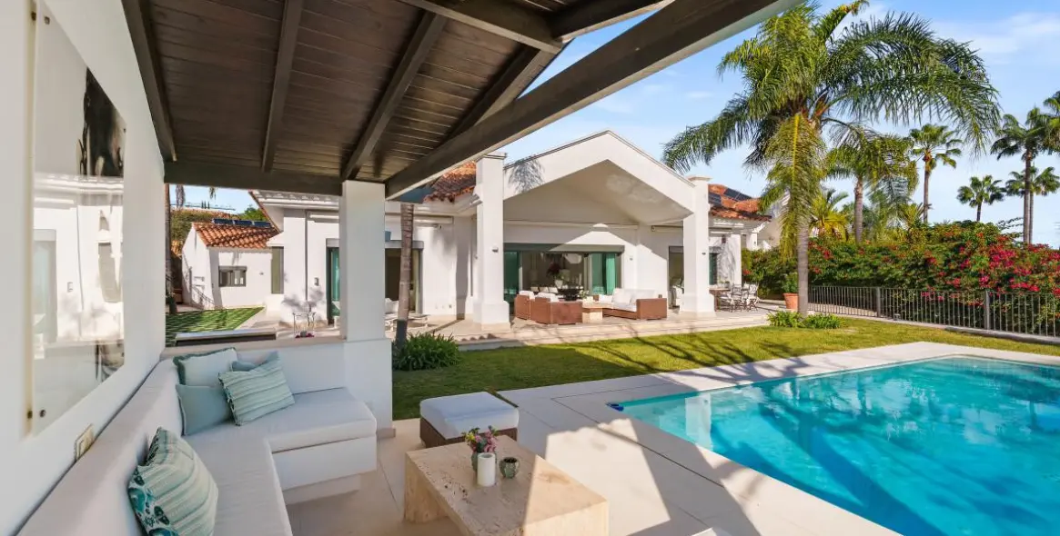 Venta de villa independiente en Nueva Andalucía 17