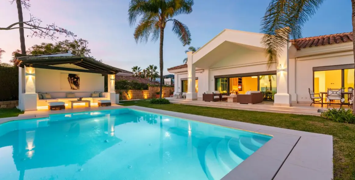 Venta de villa independiente en Nueva Andalucía 19