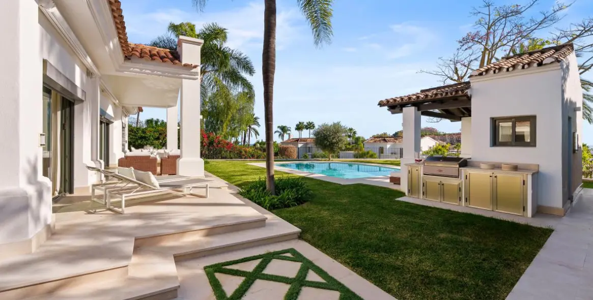 Venta de villa independiente en Nueva Andalucía 20