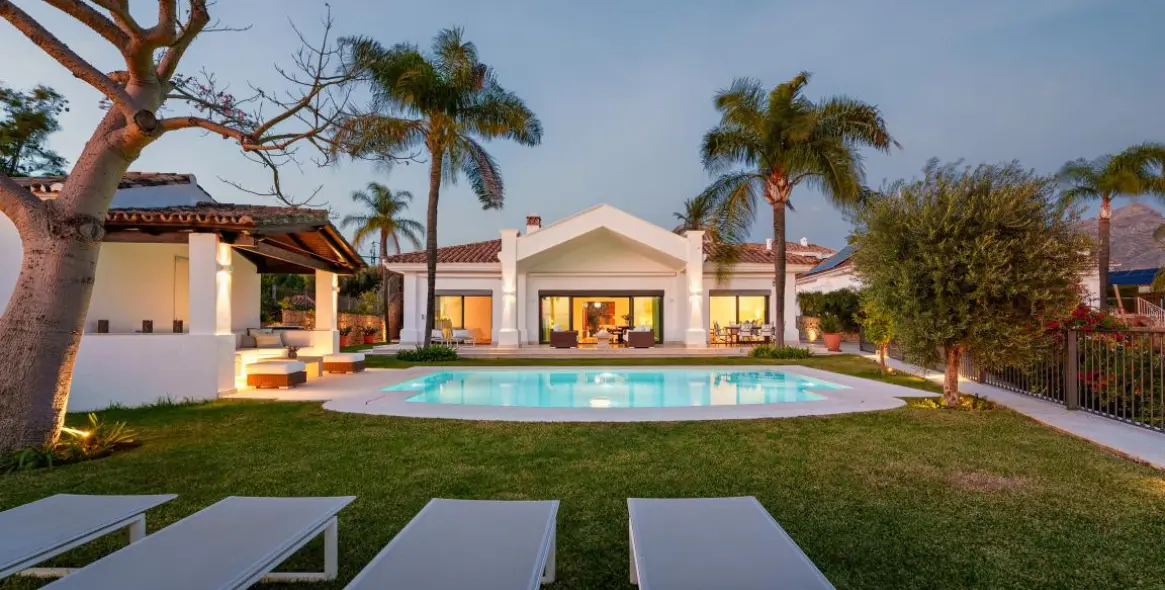 Venta de villa independiente en Nueva Andalucía 24