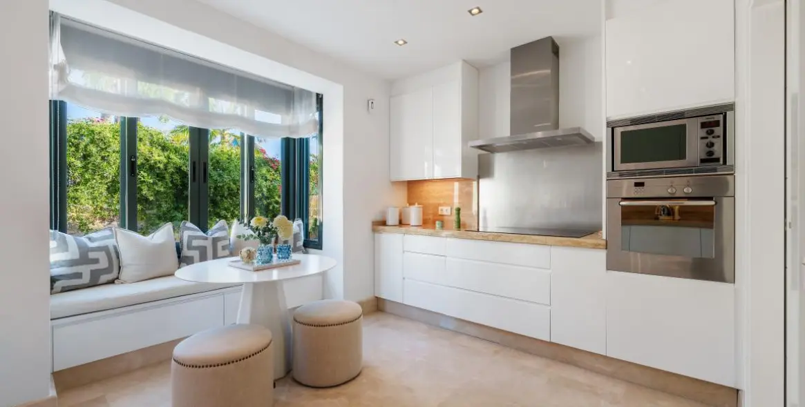 Venta de villa independiente en Nueva Andalucía 27