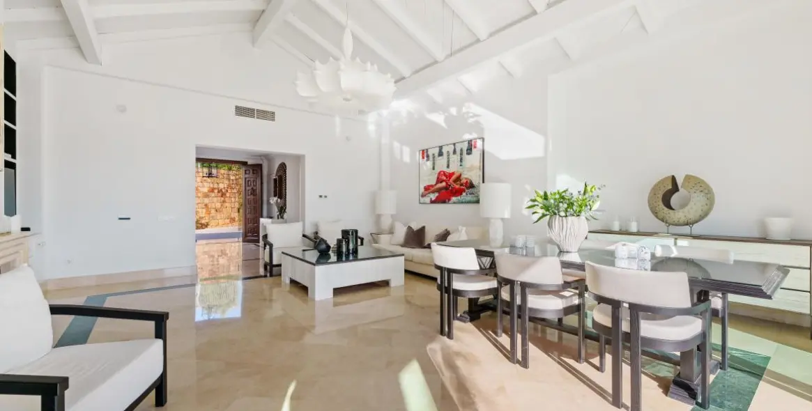 Venta de villa independiente en Nueva Andalucía 33